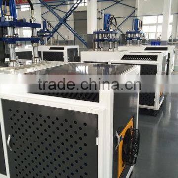 Tablet/Briquette powder compressing machine