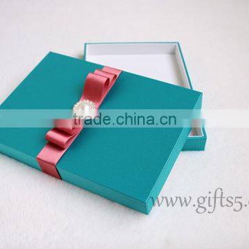 Handmade wedding invitations gift box with ribbon