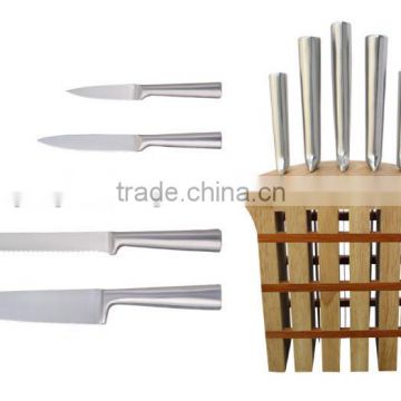 5-Pieces Knife set: 5 knives + wooden knife block.