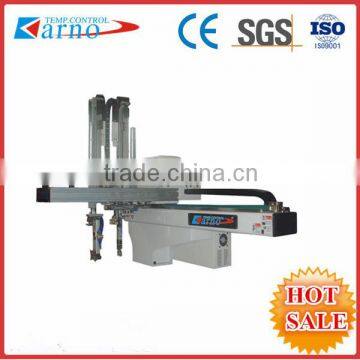 Hydraulic robotic arm for injection molding machine