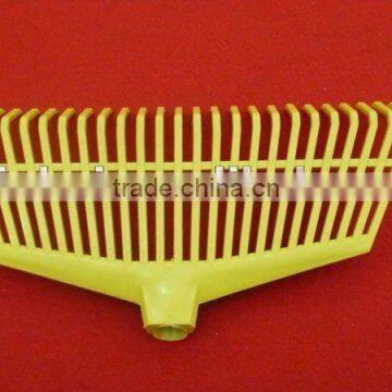26-Teeth PP leaf rake.