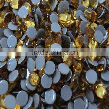 China factory wholesale decorative shiny leed free and multi size loose flat back hotfix golden rhinestone for garment