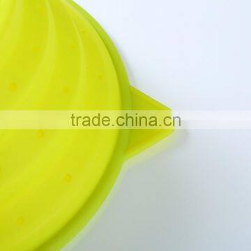 Green Silicone Folding Kitchenware Colander With Handle photo-3