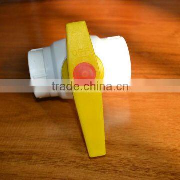 PP-R pipe fittings ball valve with steel core inside