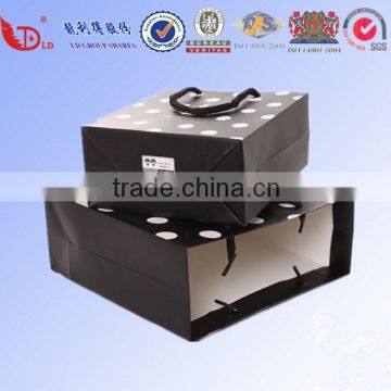 Customized Foldable Paper Gift Bag With White Dots photo-1