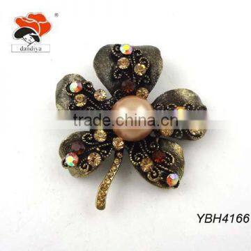 fancy rhinestone pearl vintage flower shaped brooch