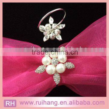 Wholesale pearl rhinestone napkin ring in silver