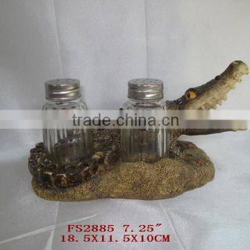 resin base animal salt and pepper holder