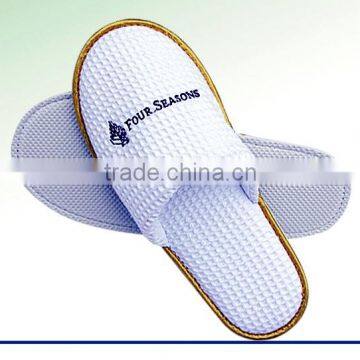 High quality hotel bathroom slipper waffle slipper with black logo