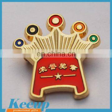 Promotinal cheap Customized Butterfly Clasp Crown Metal Badges