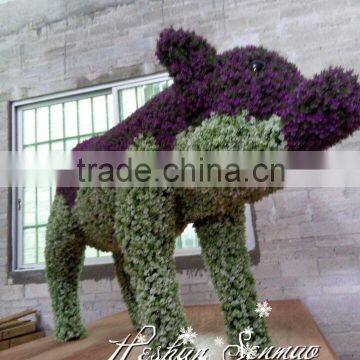 China manufacture artificial topiary frame animal artificial lovely colorful pig plastic garden sculpture for decor