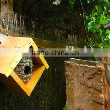 Hanging roosting pocket with wood roof