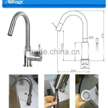 Single handle pull out faucet of stainless steel material