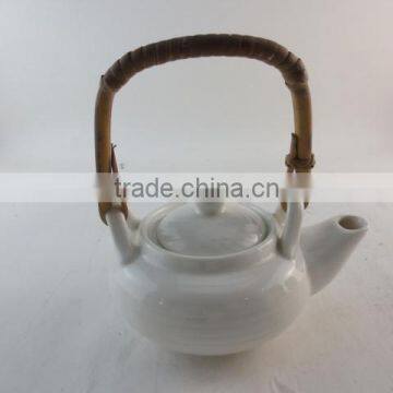 Small Capacity White Porcelain Tea Pot With Bamboo Handle Cheap Price photo-2