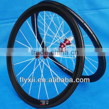 FLX-WS-CW05P Full Carbon 3k 700c Road Bike Bicycle Clincher Wheelset 50mm Rim WHITE Spoke and red hub + Brake Pads + QR skewers