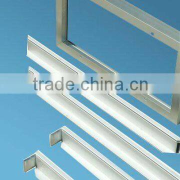 Aluminum extrusion frame for solar panel