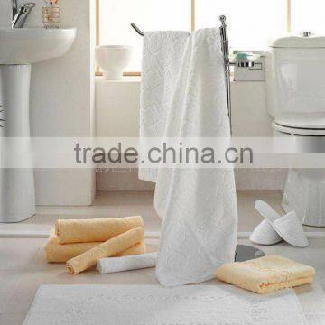 100% cotton white hotel/home bath towel