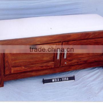 VINTAGE WOODEN STORAGE BOX WITH MATRESS