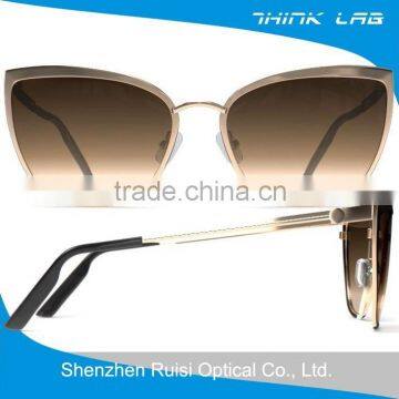 Customized Fashionable Women Metal Sunglasses Cat Eye Sunglasses in Gold photo-2