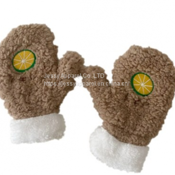 Instagram Fluffy Gloves Keep a Cute Girl Warm and Wet photo-3