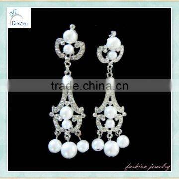 Charming earring for bride with pearl