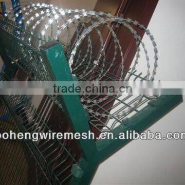 WELDED FENCE TOP BARBED RAZOR WIRE