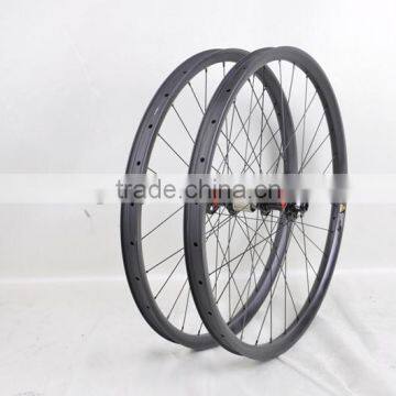 Carbon fiber mountain bike wheels, New 26er 35mm wide rims chinese carbon wheels, carbon MTB wheelset for sales