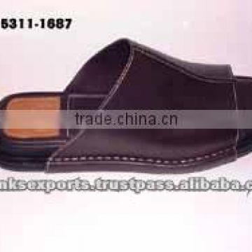 leer kolhapuri chappals