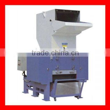 Crushing machine for plastic products