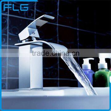 Professional Design Chrome Plated Brass Body Basin Faucet