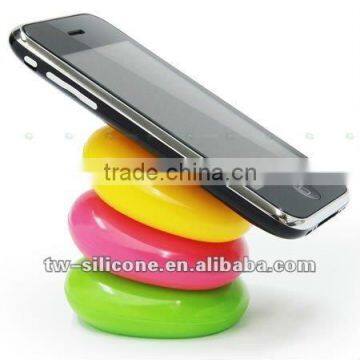 Multifunctional silicone cooling pad for holding cups