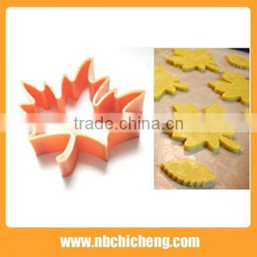 Food safely maple leaf shape plastic cookie moulds shaped cake mold