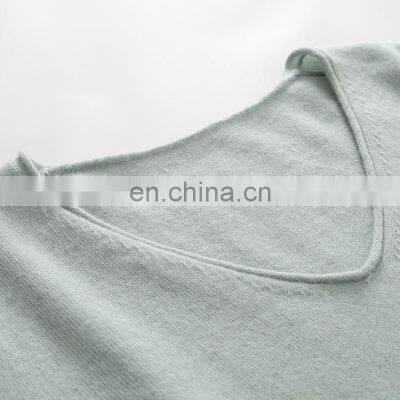 Wholesale 100% Cashmere V-Neck Sweater for Women Autumn and Winter Wear Knitted in Solid Pattern photo-3
