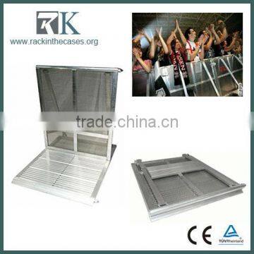 Portable temporary aluminum crowd barricades