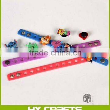 Lovely silicon bracelet with pvc charms for promotional gifts