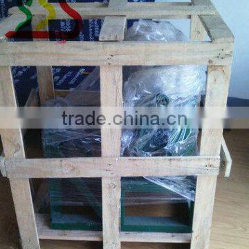 Roller rice milling machine with less damage to nutrition