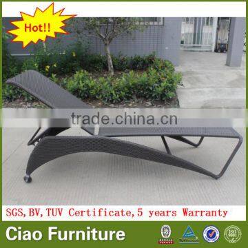 Outdoor Rattan Chaise Lounge Furntiure Beach Sun Lounger With Wheels photo-2