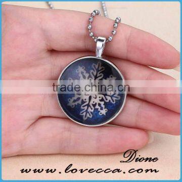 New European Fashion Luminous Christmas Jewelry Snowflake Necklace photo-6