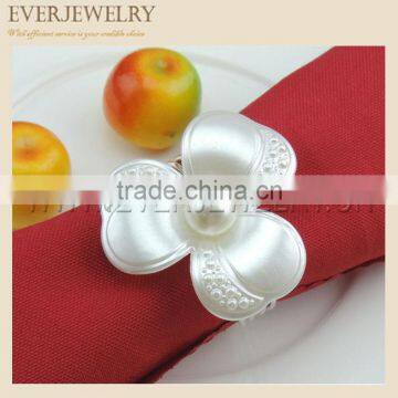 2016 fashion pearl napkin ring