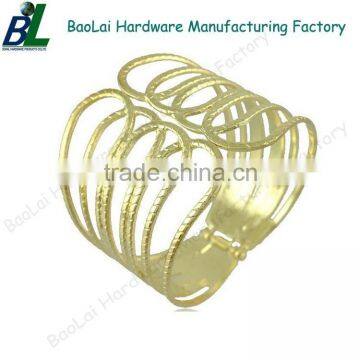 Factory direct supply expandable wire bangle with gold plating