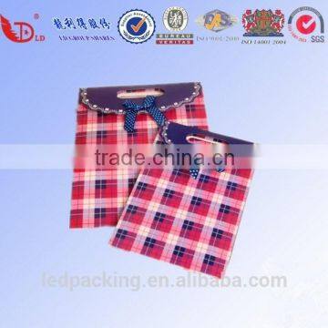 Beautiful plaid paper gift bags,customized present bags