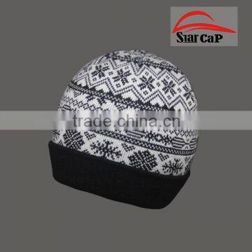 CUSTOM ACRYLIC KNITTED SNOW FOLD UP WHITE/BLACK BEANIE HAT