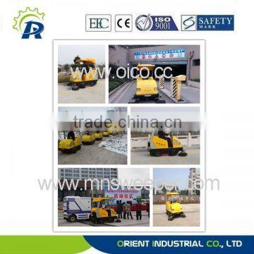 Four Side Brushes Outdoor Use Riding Road Sweeper With Vacuum Sweeping and Water Spraying photo-4