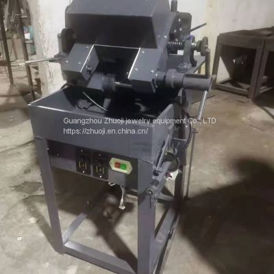 1.1KW corundum sawing machine, rotating multiple knives, the material on the machine clamp for high-speed circular motion and to the cutting sheet, through the fixed blade is cut into sheets