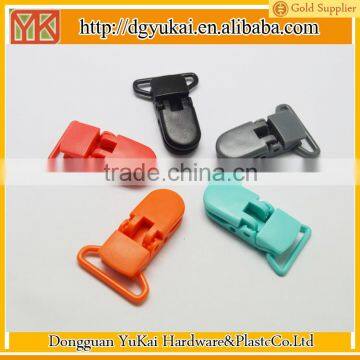 Yukai colored plastic pacifier clips for baby feeding plastic clips for webbing