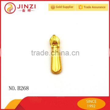 New Design Engraved Style Gold Plating Metal Zipper Puller for Handbags photo-2