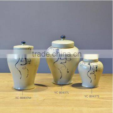 Chinese style ceramic jar with lid for decoration