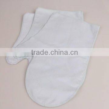 white cotton glove for cleaning