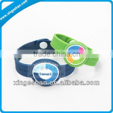 Colorful designed rfid silicon wristband tag for tracking