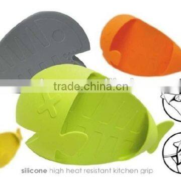 eco-friendly cute design silicone heat resistant oven mitts